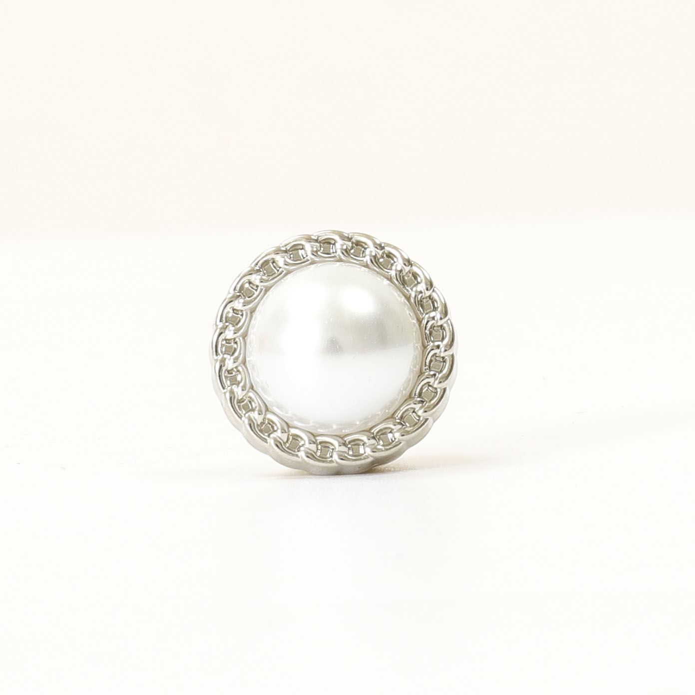 Pearl button